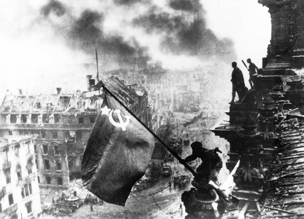 Jewgeni Chaldej "On the Reichstag, 4 May 1945"