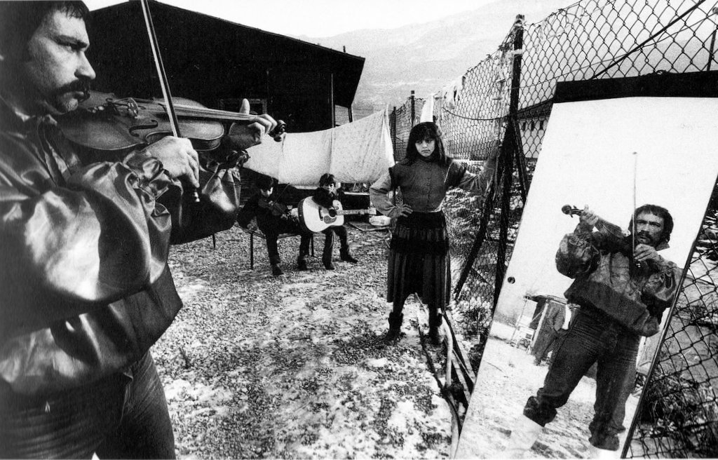 Gianni Berengo-Gardin Gypsy Camp Trento Italy